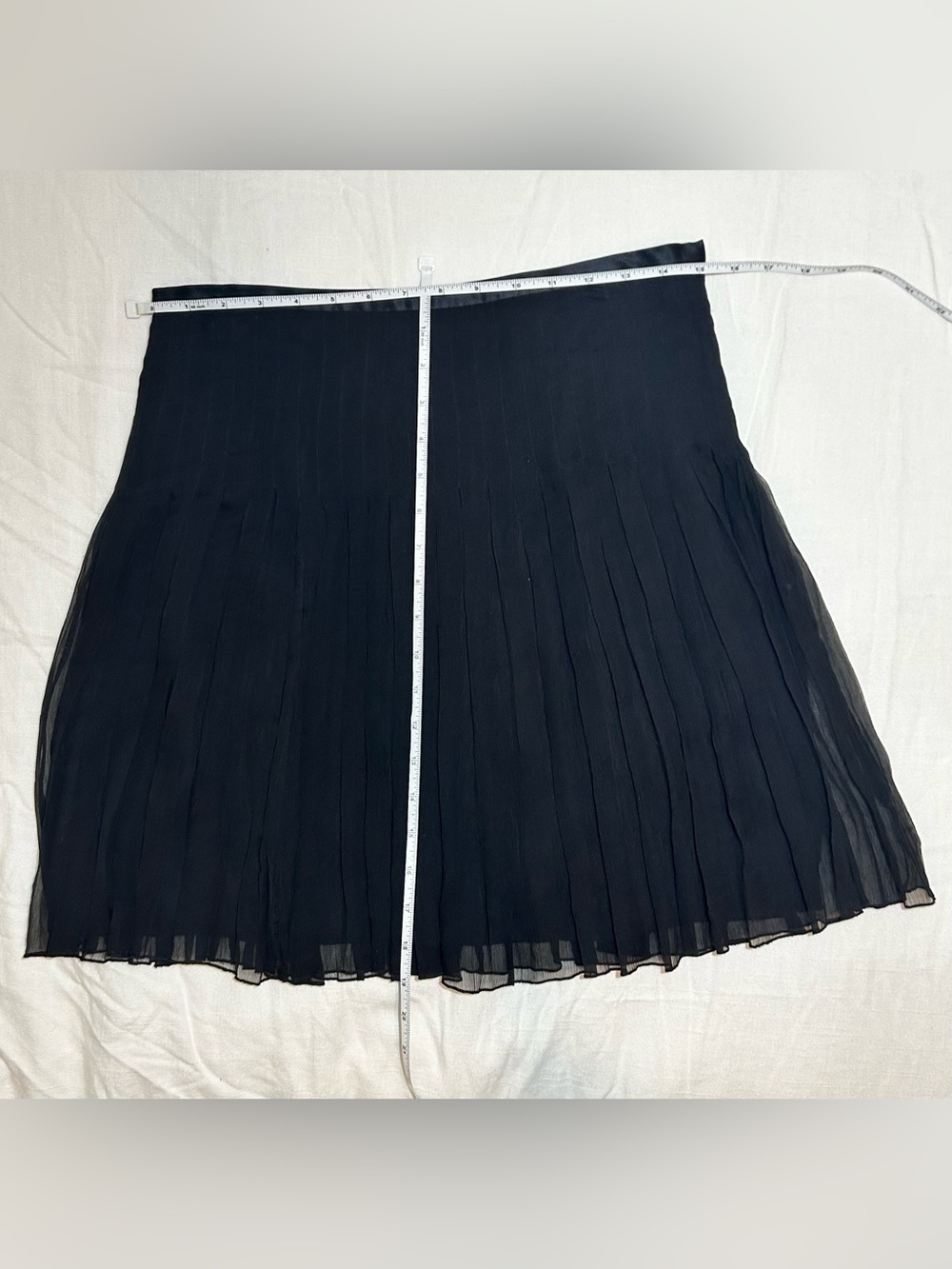 W.D.N.Y. Black 100% Silk Pleated Mini Skirt Satin Waist Size 10 - Picture 5 of 9